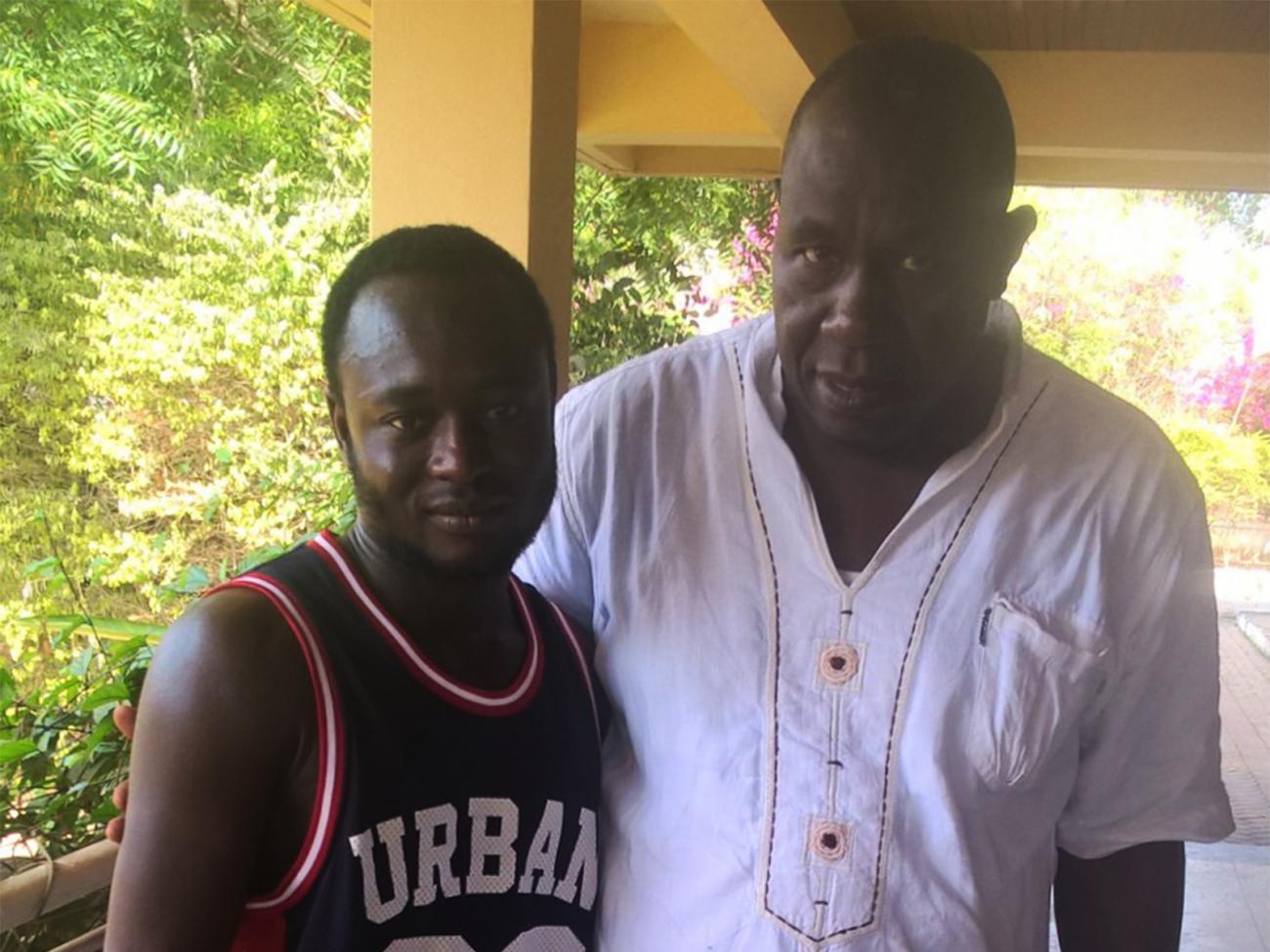 Shishi Mubin con il partner locale ganese Kwame Nkrumah del Pan African Centre